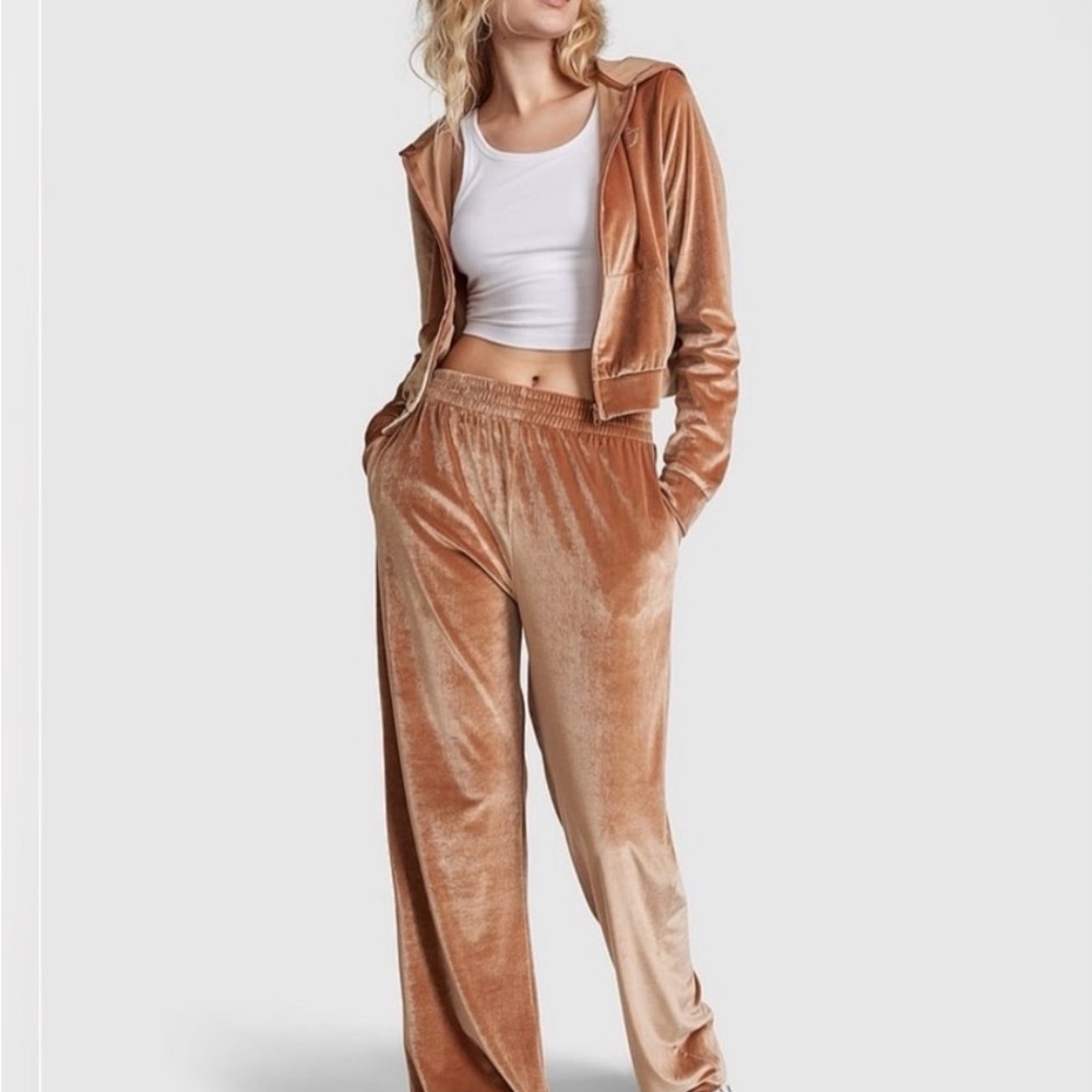 VS Champagne Kiss matching velour set-